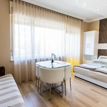Lara Apartment *