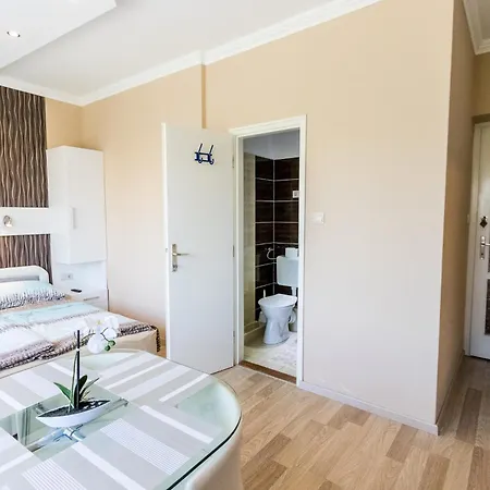 Lara Apartment *
